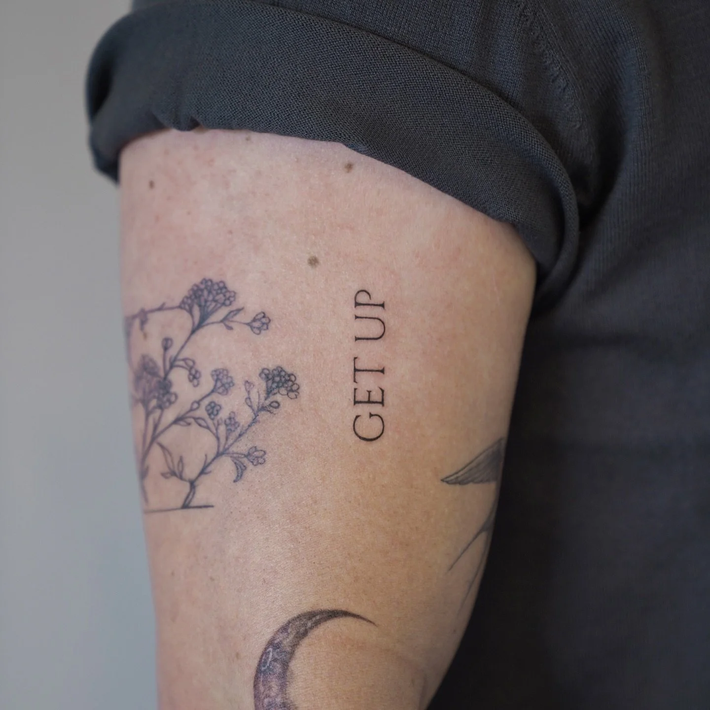 Fine line work__✍🏻

New York&rsquo;s iconic fire stairs 🪜

#finelinetattoo #lettering #letteringtattoo #linetattoo #brooklyntattoo #nyctattoo