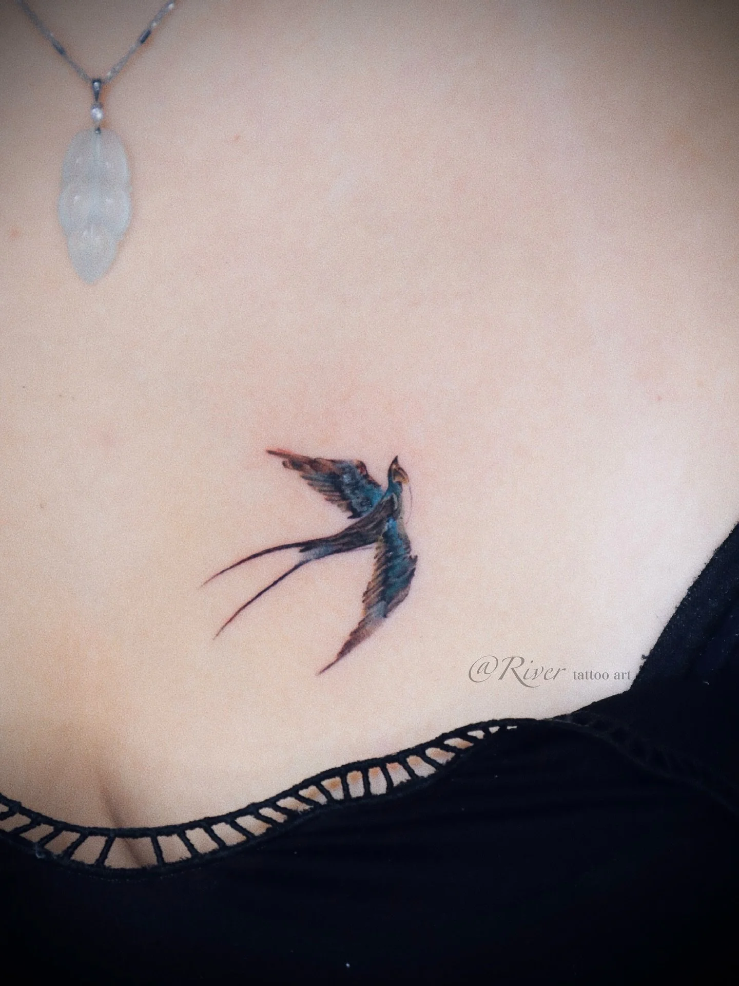 Free as the swallow. 🖤
#NYCTattoo #FlushingNY #NewYorkTattoo #FineLineTattoo #MinimalTattoo #InkTattoo #DelicateTattoo #SwallowTattoo #BirdTattoo #FreedomTattoo #SymbolTattoo #RiverTattoo #InkFlow #TattooArtistry #TattooCollector #TattooArtist #Tatt