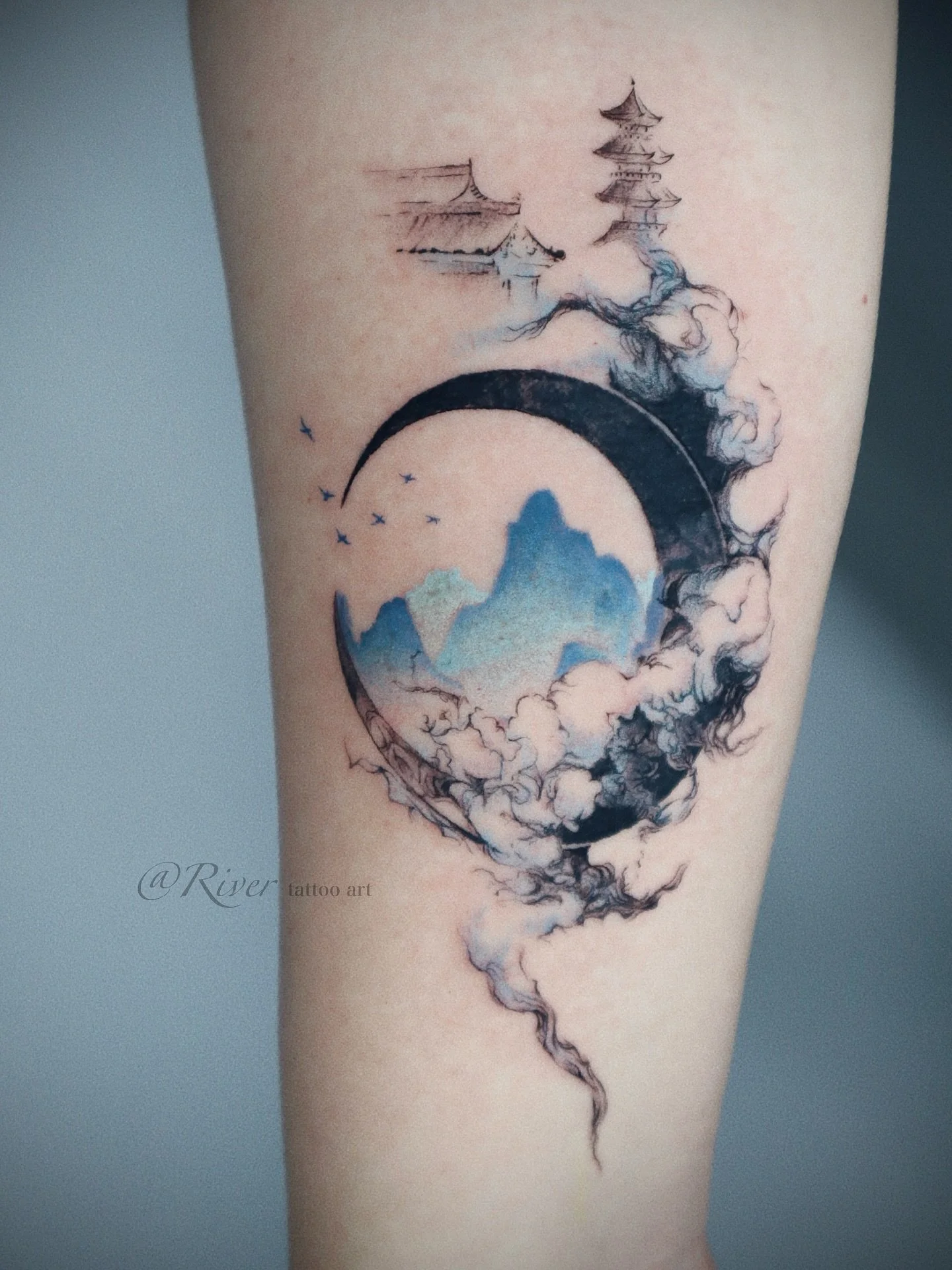 Moon, mountains, and clouds &mdash; an oriental dream captured on skin.
#NYCTattoo #FlushingNY #NewYorkTattoo #InkTattoo #WatercolorTattoo #FineLineTattoo #AsianTattooArt #MoonTattoo #LandscapeTattoo #CloudTattoo #TempleTattoo #OrientalTattoo #RiverT