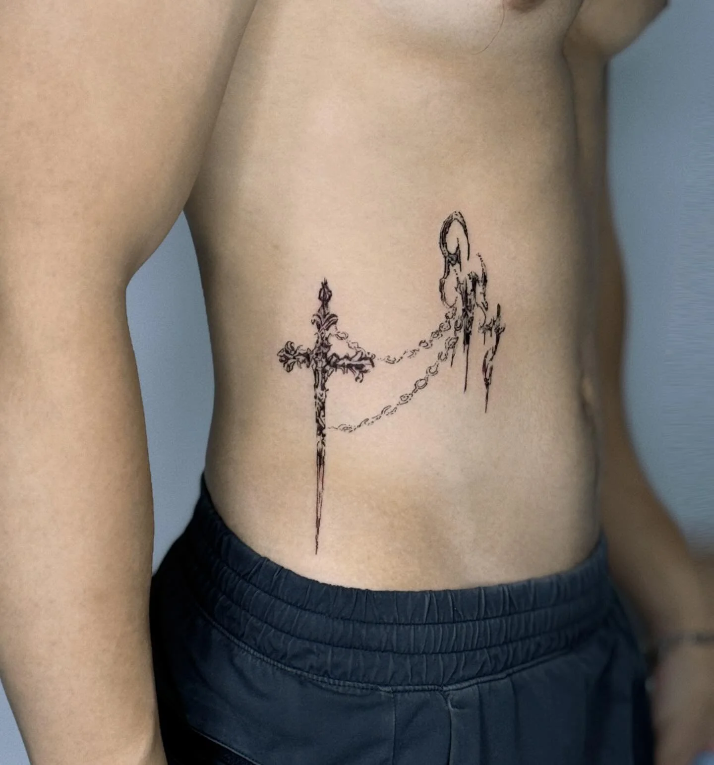 Cybersigilism chain ⛓️&zwj;💥 
#flowertattoo #discounttattoo #specialtattoo #girltattoo #boytattoo #linetattoo #tattooart #tattooed #tattoogirls #nytattoo #nytattooartist #nytattoos #flushingtattoo #blackandgreytattoo #blackandgrey #tattoos #tattoost