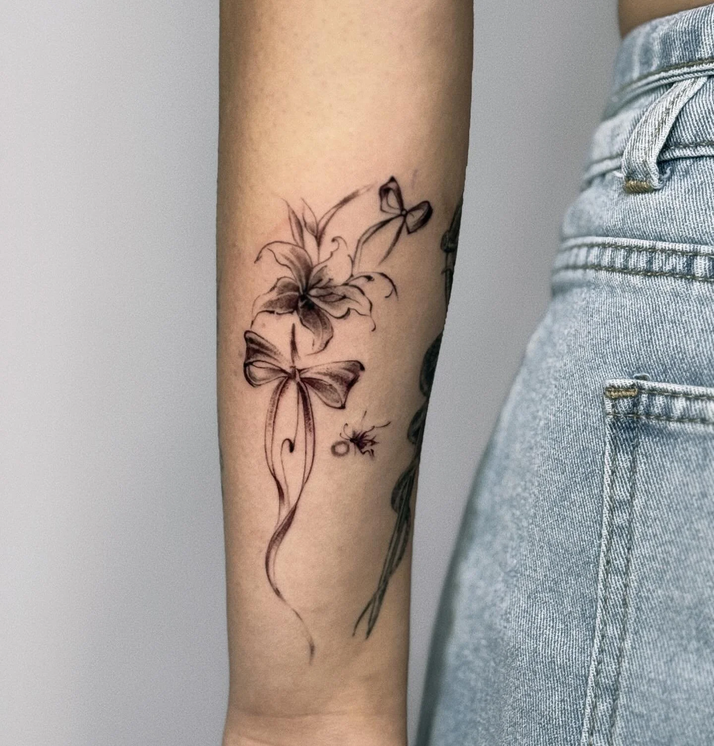 Rosettte from flash 
#flowertattoo #discounttattoo #specialtattoo #girltattoo #boytattoo #linetattoo #tattooart #tattooed #tattoogirls #nytattoo #nytattooartist #nytattoos #flushingtattoo #blackandgreytattoo #blackandgrey #tattoos #tattoostyle #girls