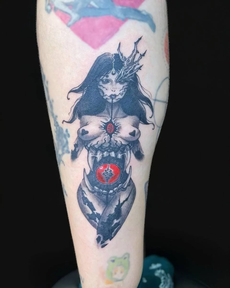 Dark horror lady
I had a lot of fun tattooing this piece. It&rsquo;s definitely a subject that I hope to do more of. 

Thanks @lunarttink for sitting through this 😂 and trusting my vision. 

-
Needles @emalla.official @emalla.amazon 
-
-
-
#nyctatto