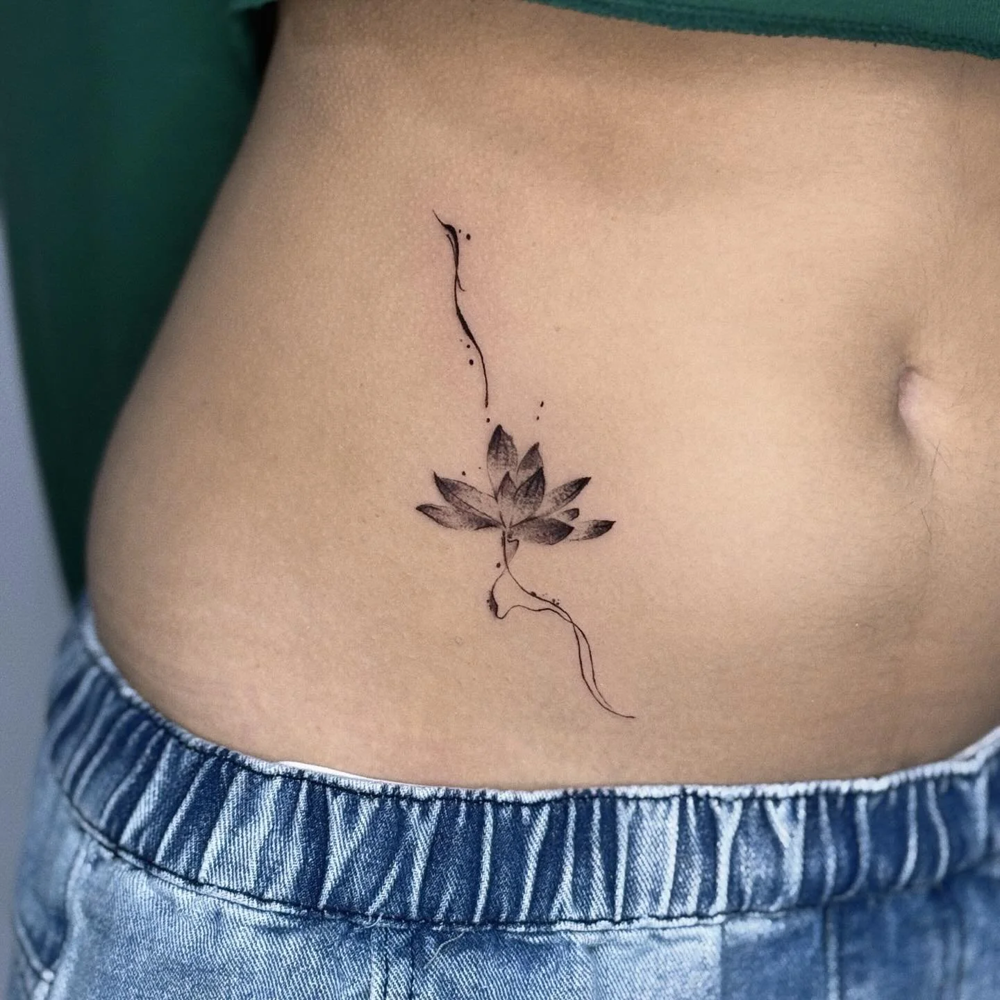 Water Lily 
#flowertattoo #discounttattoo #specialtattoo #girltattoo #boytattoo #linetattoo #tattooart #tattooed #tattoogirls #nytattoo #nytattooartist #nytattoos #flushingtattoo #blackandgreytattoo #blackandgrey #tattoos #tattoostyle #girlswithtatto