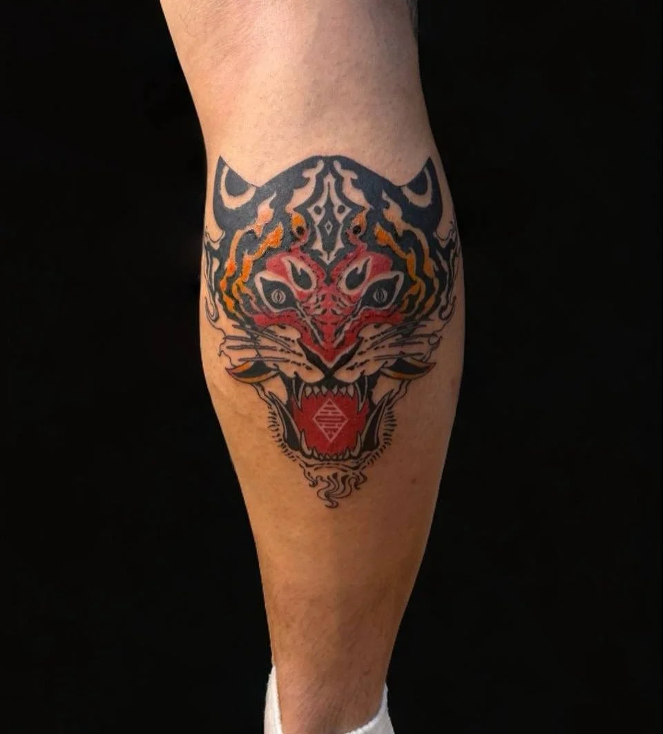 Tiger on the calf. 
Love the way it looks back at the person behind. 

Thanks for the trust as always @vctorye 
-
Needles @emalla.official @emalla.amazon 
-
-
-
#tattoo #tattoos #tattooed #tattooer #tattooist #tattoolife #tattooing #tattooartists #ny