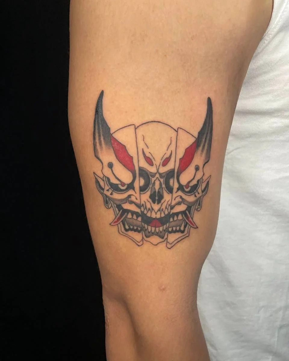 Split mask with skull design
I always have fun with these mask designs. 

Thanks for the trust as always @vctorye 

Needles @emalla.official @emalla.amazon 
-
-
-
-
-
#nyctattoo #tattoo #tattoos #tattooer #tattooed #tattooist #tattoolife #tattoostyle