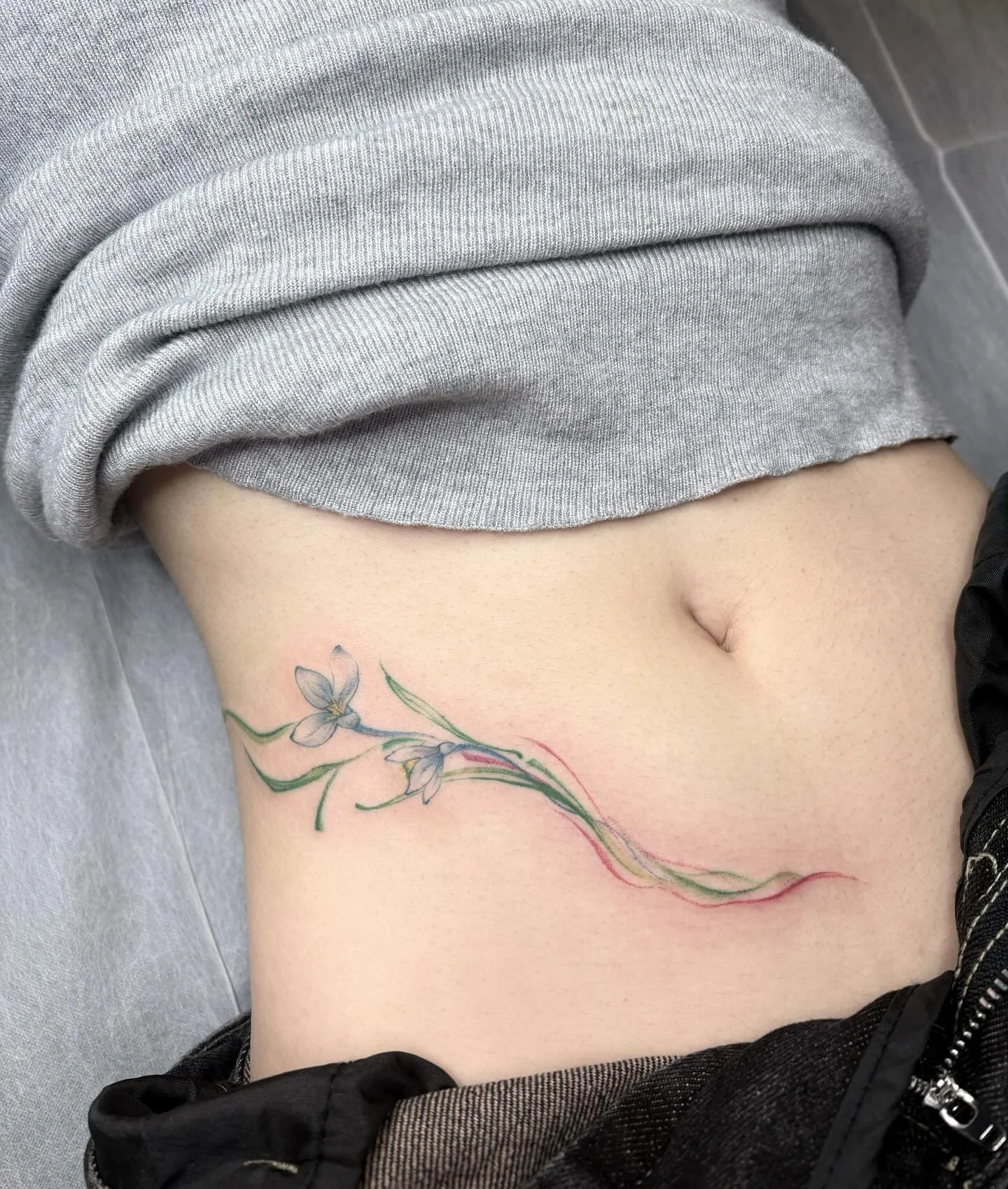 Flower 
#flowertattoo #discounttattoo #specialtattoo #girltattoo #boytattoo #linetattoo #tattooart #tattooed #tattoogirls #nytattoo #nytattooartist #nytattoos #flushingtattoo #blackandgreytattoo #blackandgrey #tattoos #tattoostyle #girlswithtattoos #