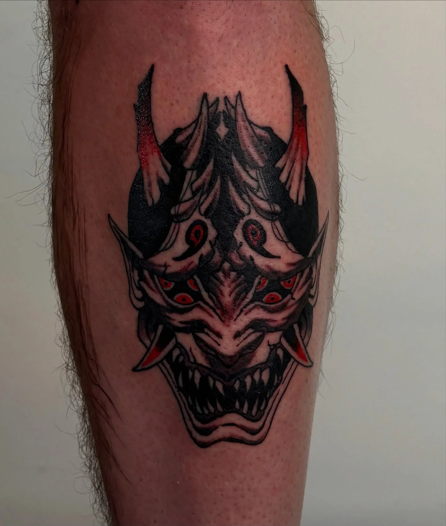 Horror hannya mask with red accents. 

Absolutely loved tattooing this design as it combined two of my major artistic interests. 

Thanks for the trust @unfollowedback !

Needles @emalla.official @emalla.amazon 

-
-
-
DM for custom or flash
-
-
#nyc