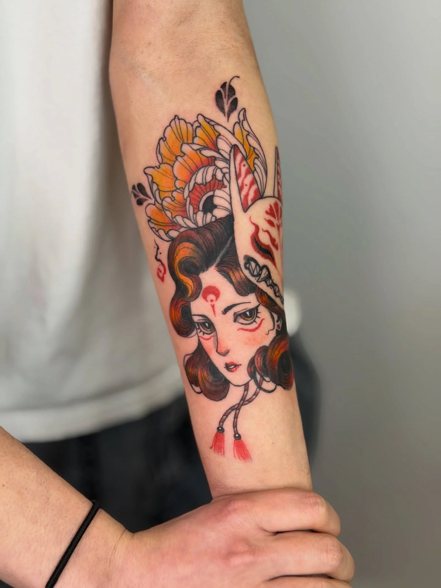 Lady, peony and fox mask! 

Love how vibrant the colors came out. 
-
-
DM me if you have any questions!
-
-
#tattoo #tattoos #tattooed #tattooer #tattooist