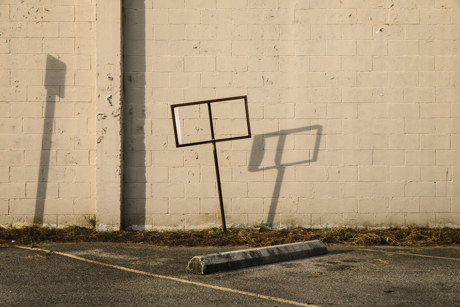  New Orleans, LA - April 6, 2020 - The parking lot of the old  courthouse jail, which now sits empty one block from a new $145 million complex opened in 2015, sits empty in the late afternoon sun. 