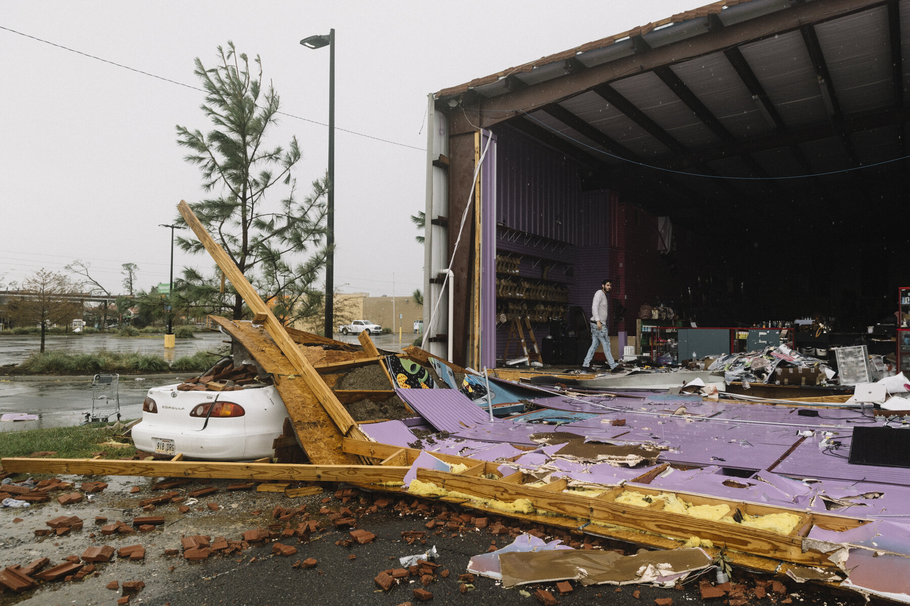  NYTSTORM - Lake Charles, LA - August 28, 2020 - The entire front wall of a beauty supply shop collapsed when the hurricane passed through town.Hurricane Laura's high winds and storm surge had a devastating impact on downtown Lake Charles and the sur
