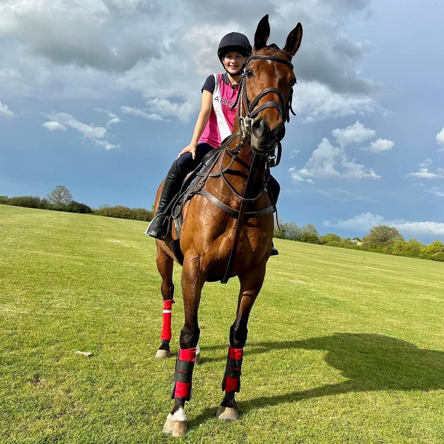 Model behaviour from Wolfie in Tilly&rsquo;s 1:1 lesson 👏🏼 she&rsquo;s never one to shy away from the camera! 
Tilly&rsquo;s coming on leaps and bounds with her private tuition and we can&rsquo;t wait to see the little player she turns into! 
.
.

