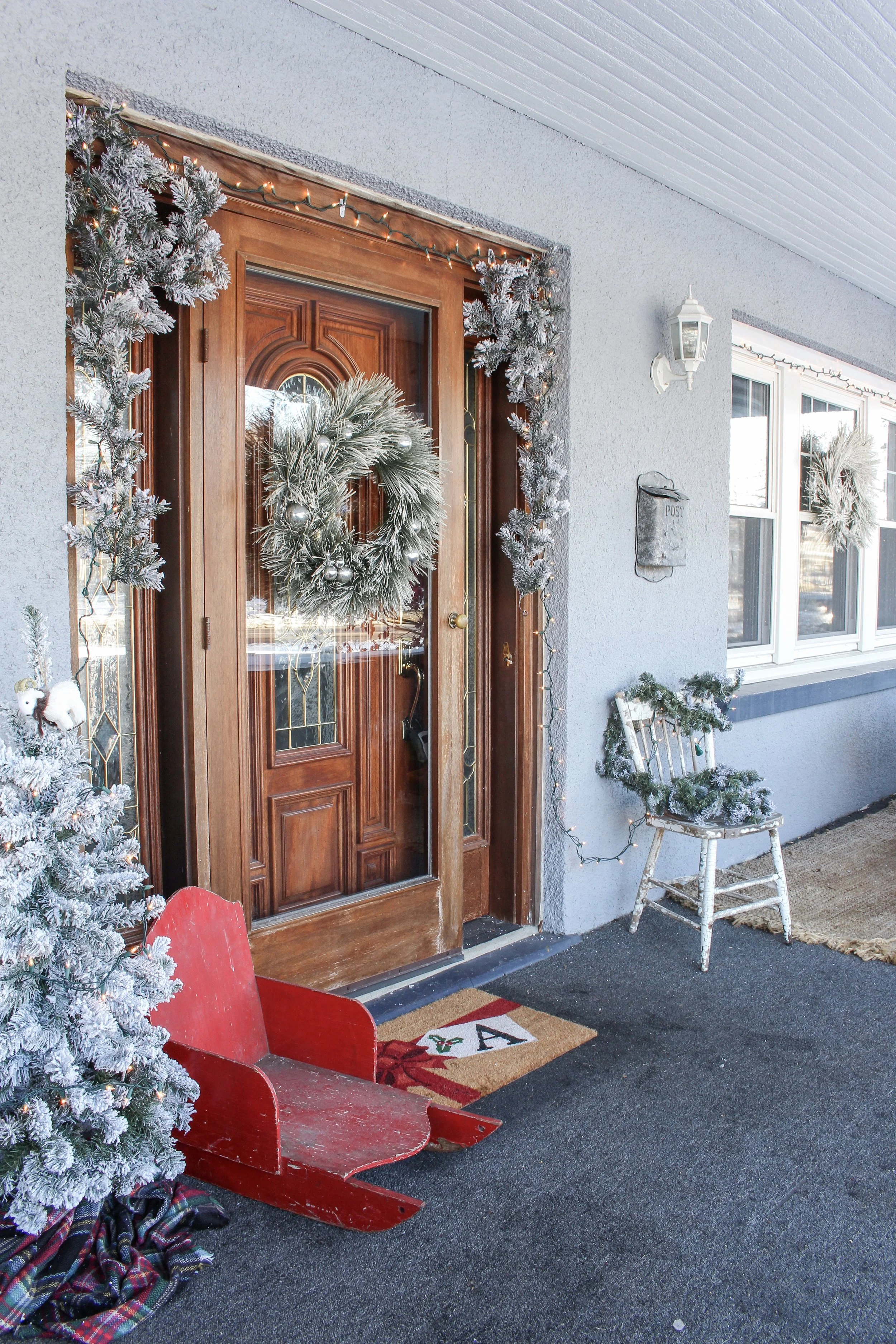 Easy Tips for Decorating the Porch for Christmas