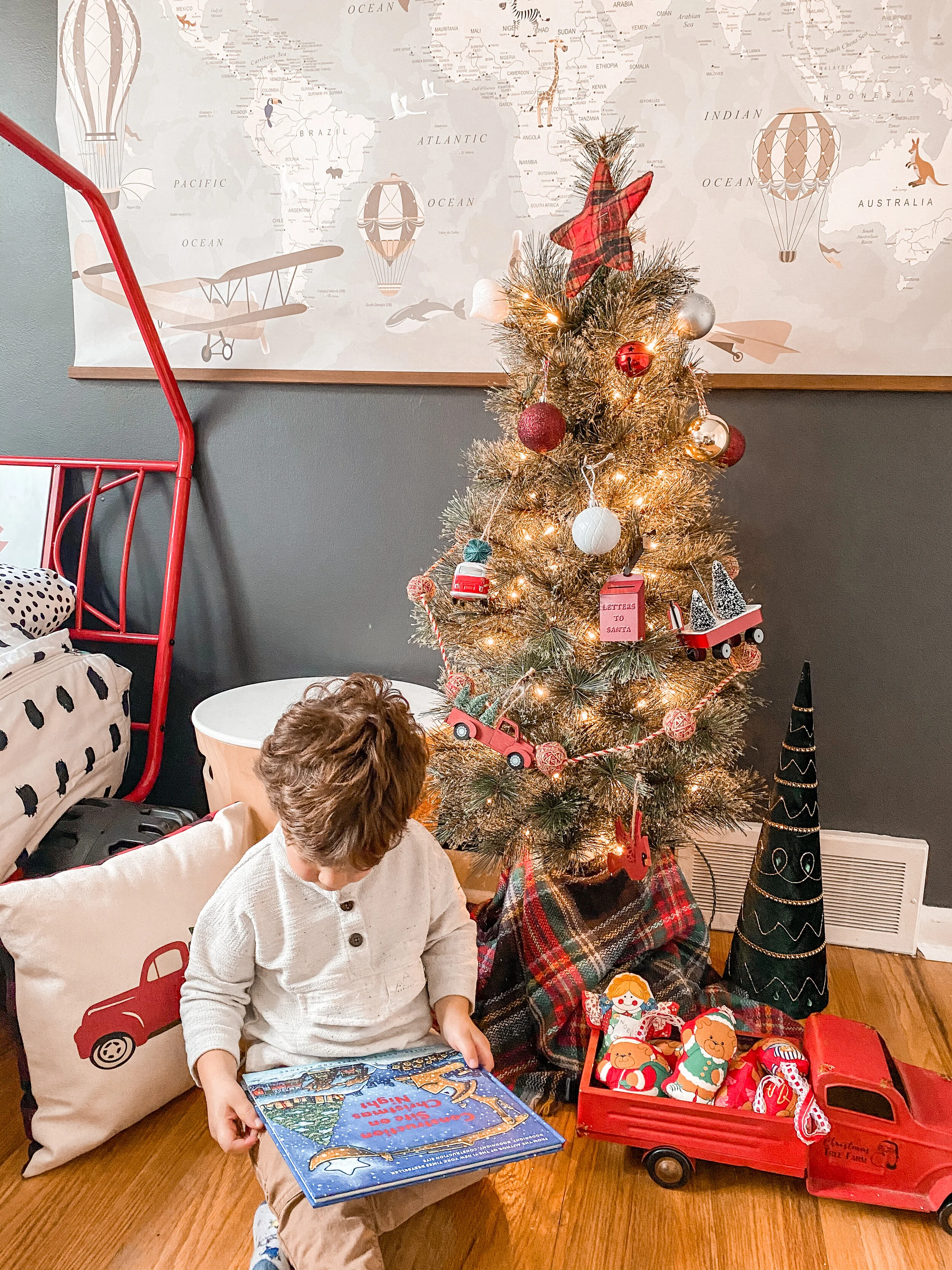 Kids Room Christmas Decor Ideas