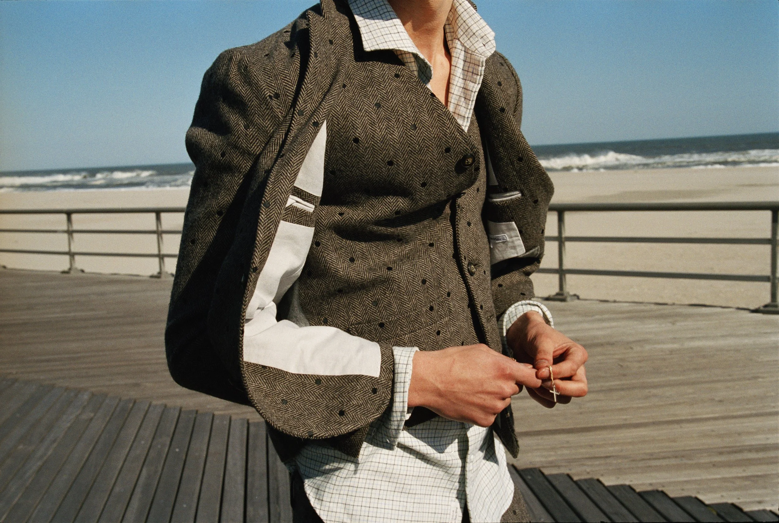 FLAT_Linus suit cross detail_D42.jpg