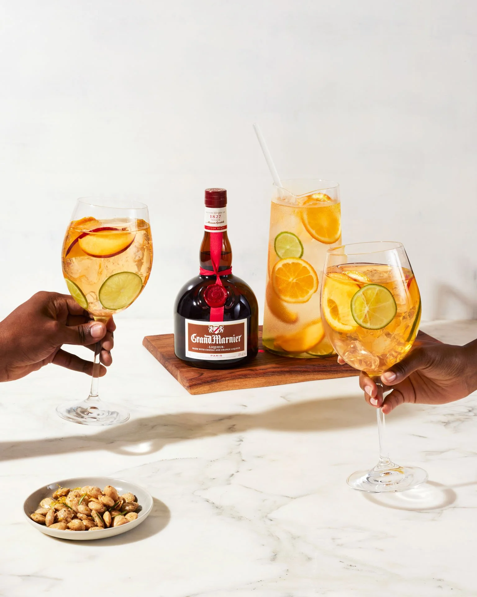 Grand_Marnier_Grand_Sangria_Blanche_0386_GIF_FRAME_4x5.jpeg