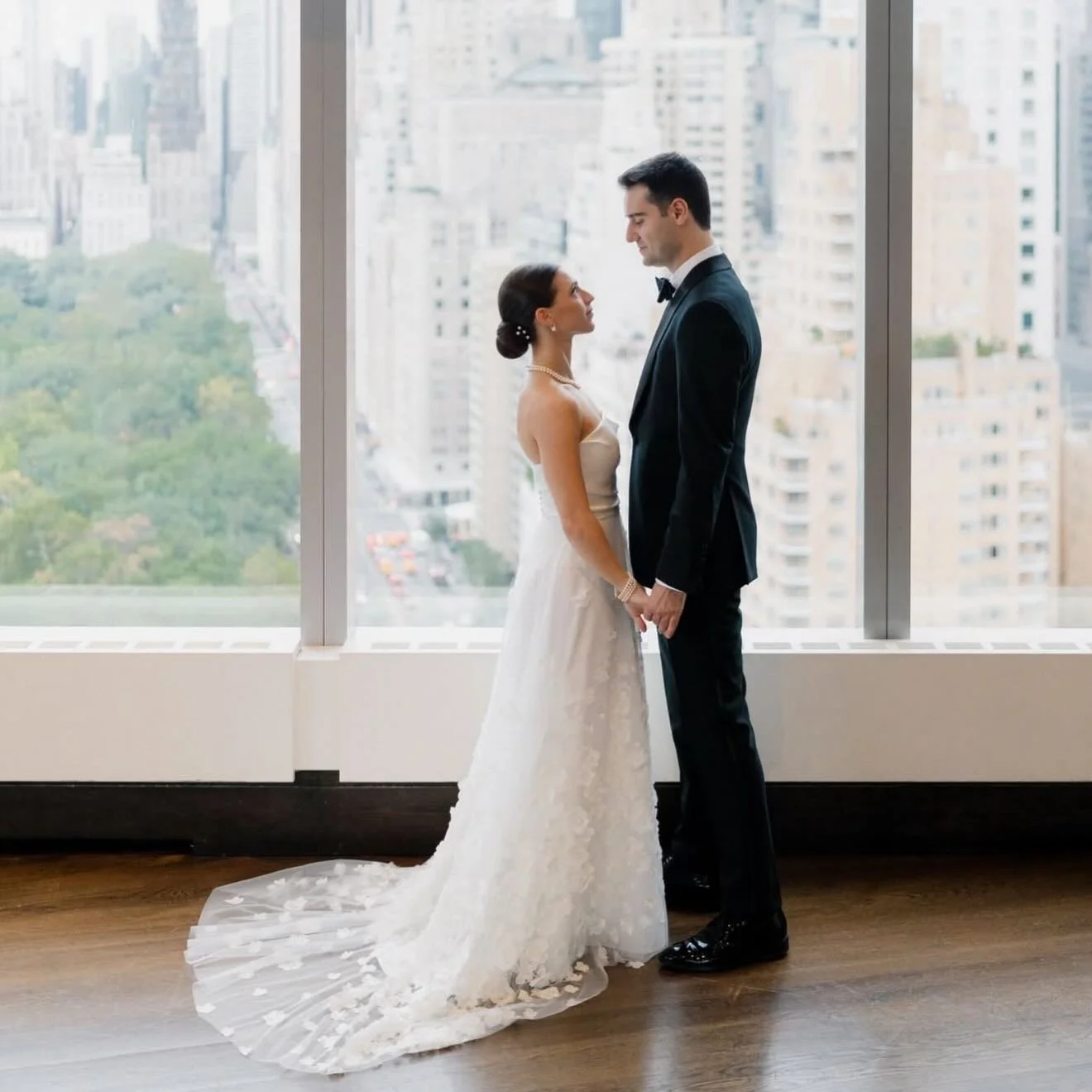 Clean, modern, and effortlessly elegant ✨
We went for a structured bun with soft pearl details to elevate the look for this stunning bride&rsquo;s NYC wedding at the Mandarin Oriental New York.  Planner: @gourmetadvisoryservices
Venue: @mo_newyork
Fl