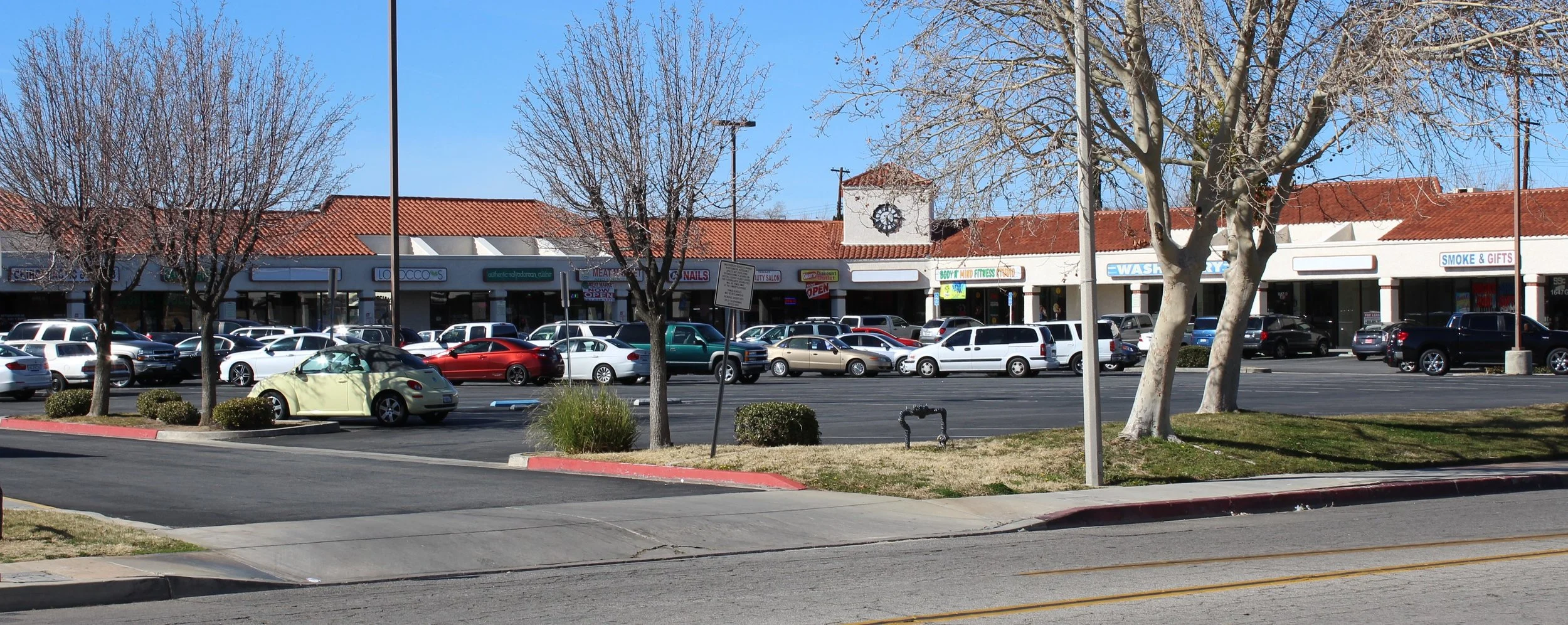 1645-1647 E Palmdale Blvd