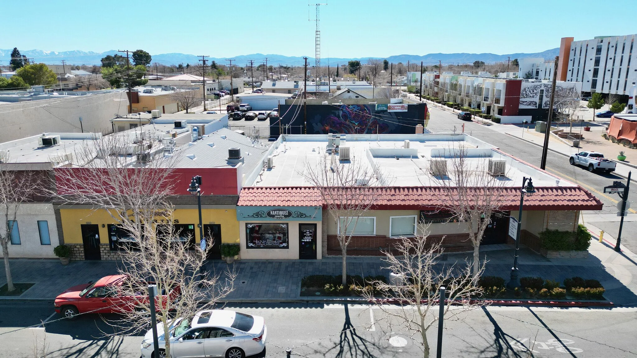 660-668 W Lancaster Blvd