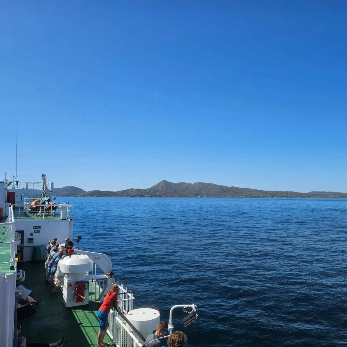 ISLANDS 

Over the last 12 months, I've been really into exploring Scotlands islands so when Andy asked me work for @hebridean_pursuits on a multi activity youth project on Barra I was really keen. 

We've had a great time with the young people on th