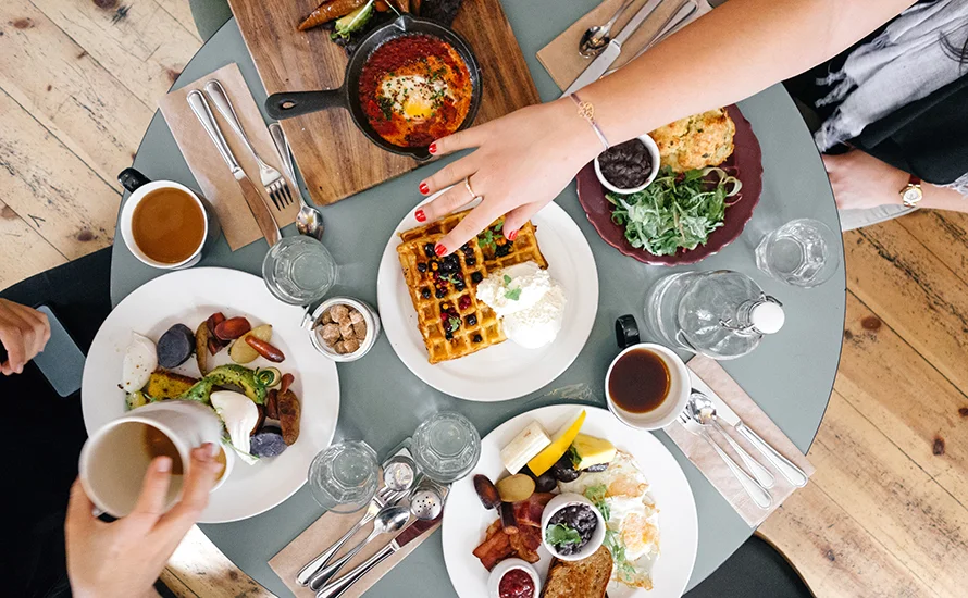 blog-dining-ali-inay-unsplash.jpg