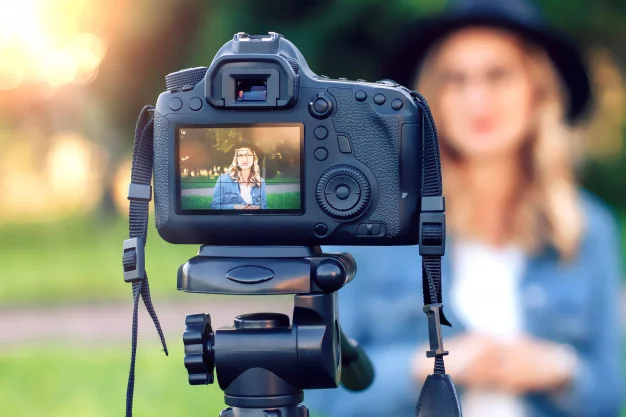 stylish-young-girl-blogger-sitting-grass-front-camera-shoots-video_101969-400.jpg