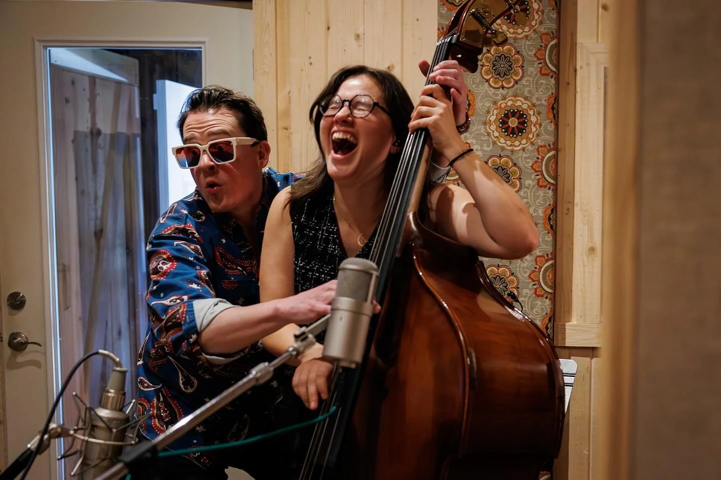 &ldquo;You&rsquo;re A Mean One, Mr. Grinch&rdquo; but you didn&rsquo;t steal any of the fun in the making of this single w/ @timobrienmusic &amp; @rossholmesfiddle 🤣🎄 

Coming November 28th. Pre-save link in bio!

Photos by the incredible @mthornph