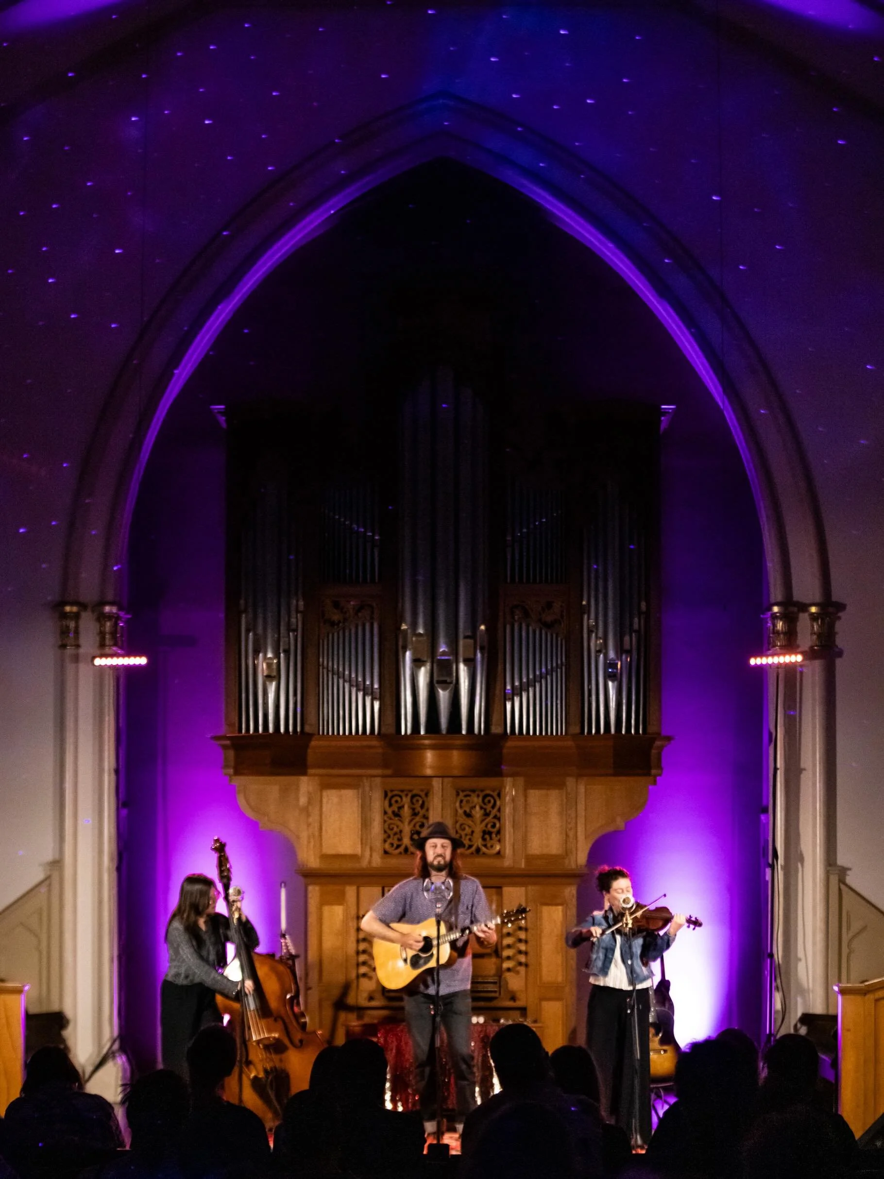 Caught in the moment 🎻✨We&rsquo;re headed your way, Spray, OR &mdash; come hang with us for a FREE show at the @spraygeneralstore on Friday, May 8 at 6pm. Good tunes, good people, no excuses!

Huge thanks to @k_renbridges for catching this moment 📸