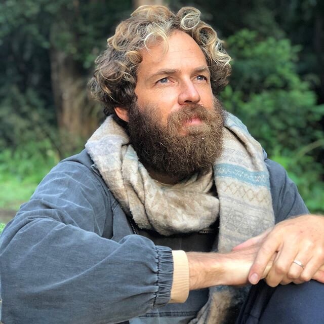 LET YOUR MIND REST AND YOUR HEART WAKE UP
💥
Place your hand on your heart.
❤️
Feel the weight of your hand on your chest. Feel the breath causing the chest to move. Rhythmically. Steadily. Effortlessly.

Take your mind to your heart. Let it rest, un