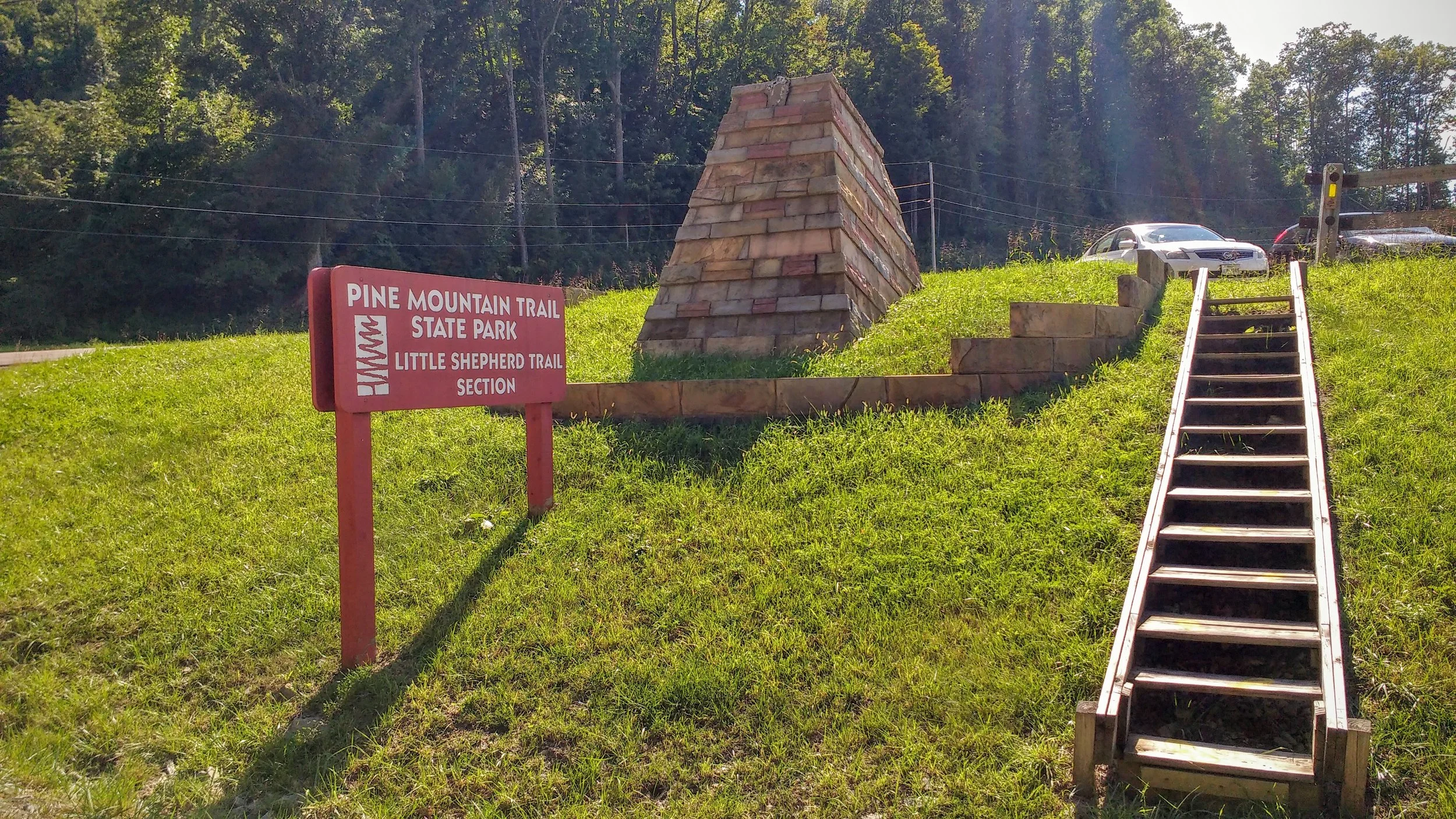 Steps to trailhead parking at the junction of Pine Mountain Trail and Little Shepherd Trail - both of which are part of the Great Eastern Trail