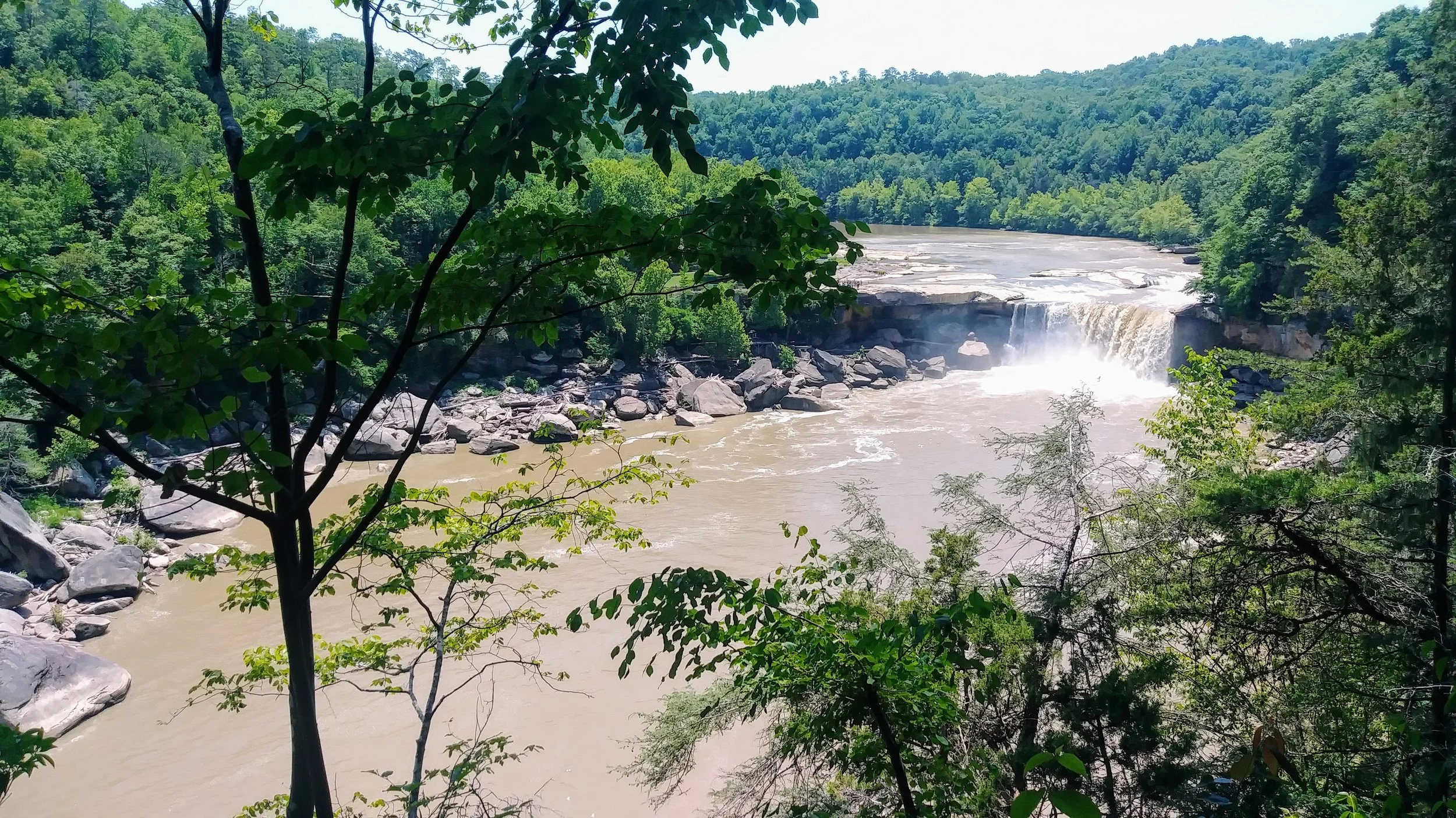 A view of Cumberland Falls from Eagle Falls Trail