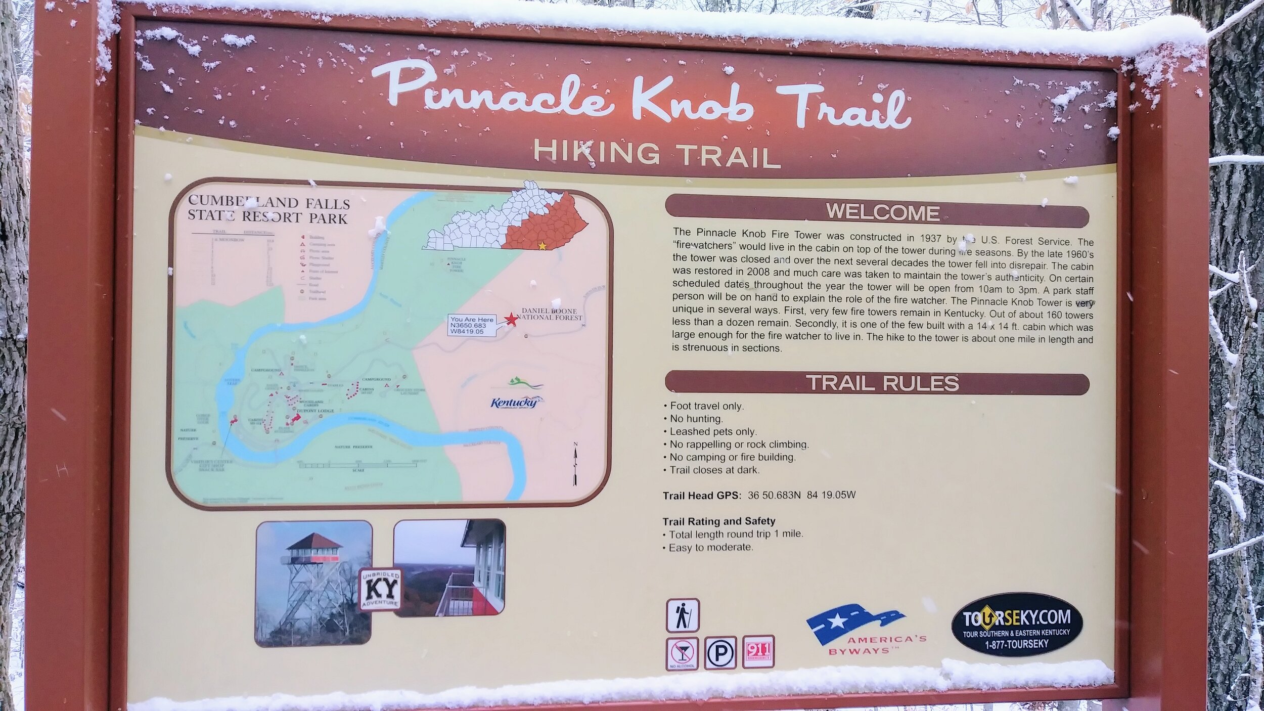 Pinnacle Knob Fire Tower Trailhead Sign - Kentucky Hiker Project.jpg