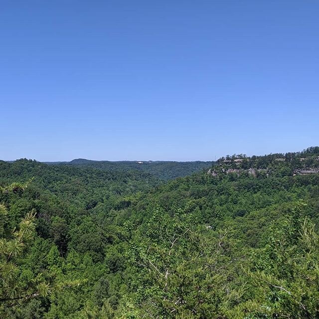 Bluebird skies above Nada Tunnel Road in Red River Gorge.  It's kind of funny because until this morning I never thought about where that rock outcropping is on the right.  I was there earlier last week and have been there often.  I love the view Sou