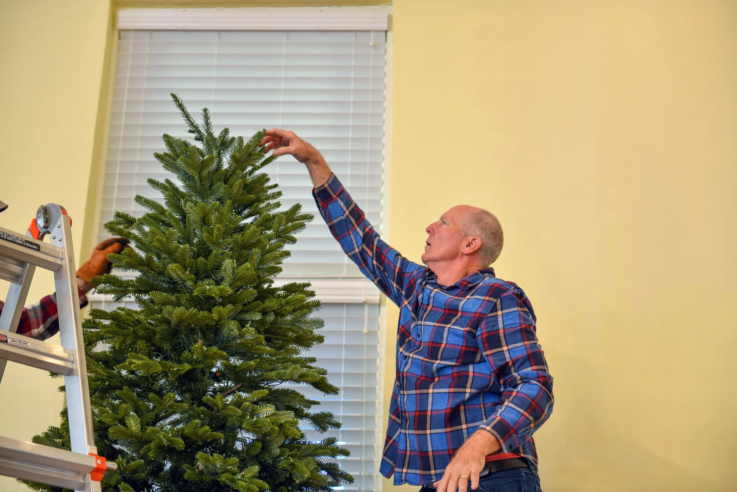 Bob Leslie pieces together the 12-foot-tall tree featured in the Sanctuary. 