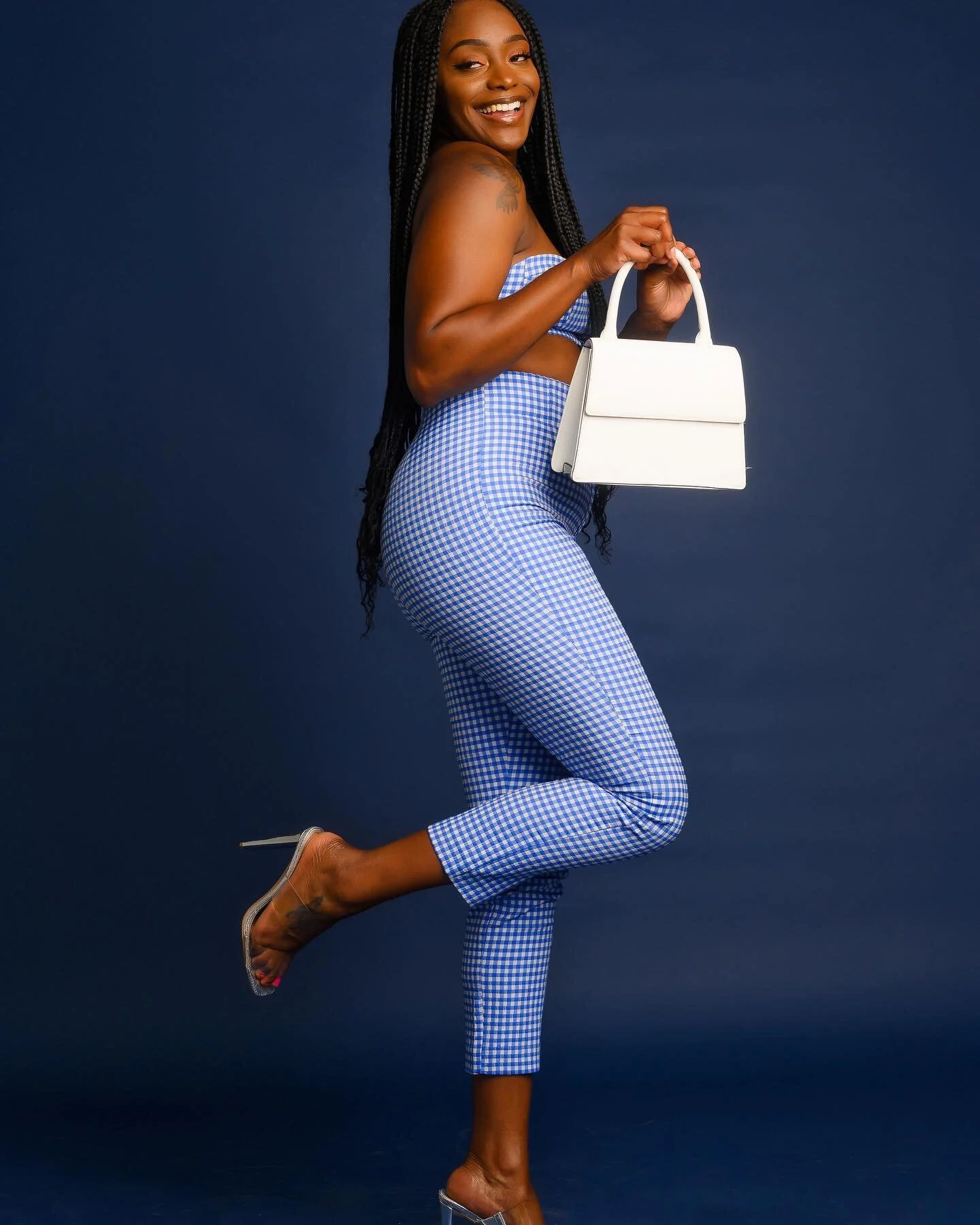 You like how I set the bar like that 😉
.
.
.
📸: @thefemaleshoota

#blackgirlmagic #blogger #blackbloggers #contentcreator #softglam #softglammakeup #interiordesign #blogger #vlog #denverblogger #denver #denvercolorado #colorado #photography #blackp