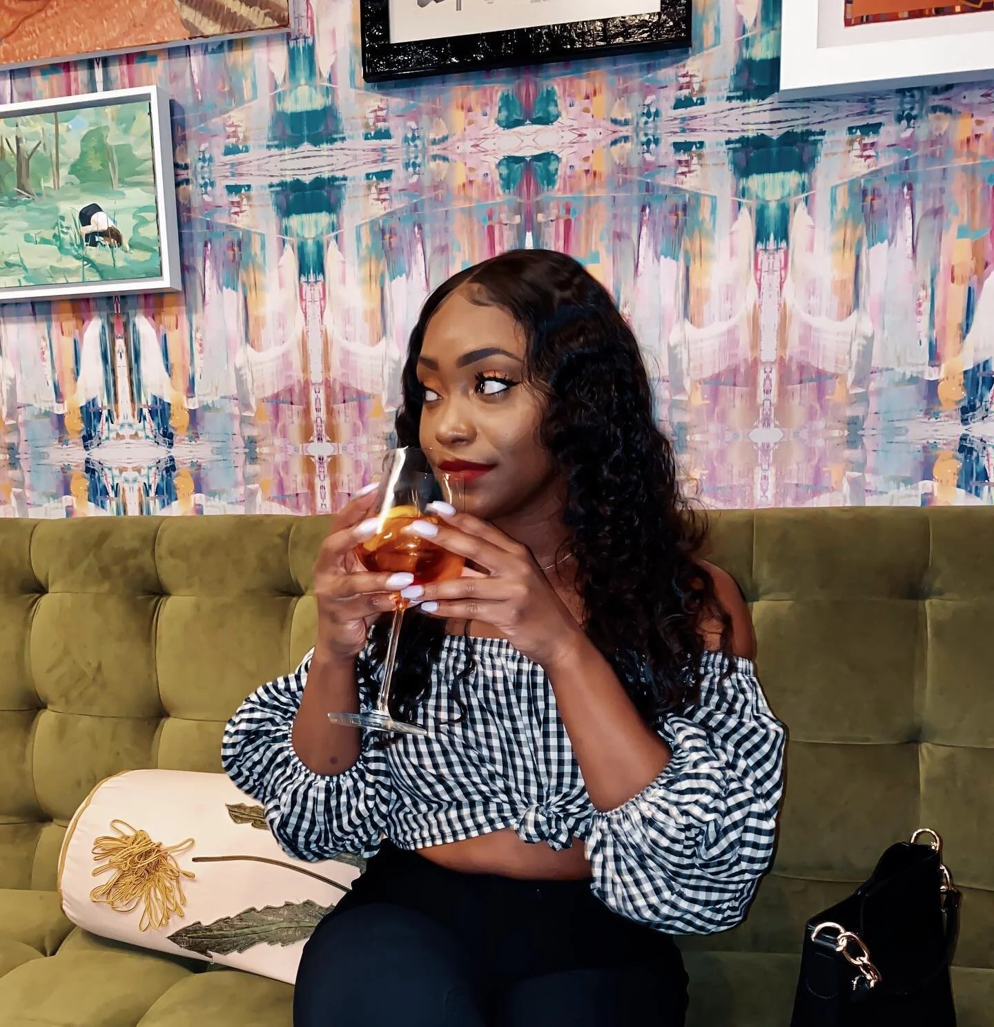 I ain&rsquo;t the kind you put to the side whenever you want 👌🏾

.
.
#blackgirlmagic #blogger #blackbloggers #contentcreator #softglam #softglammakeup #interiordesign #blogger #vlog #denverblogger #nike #colorado #denvercolorado #compoundcommunity 