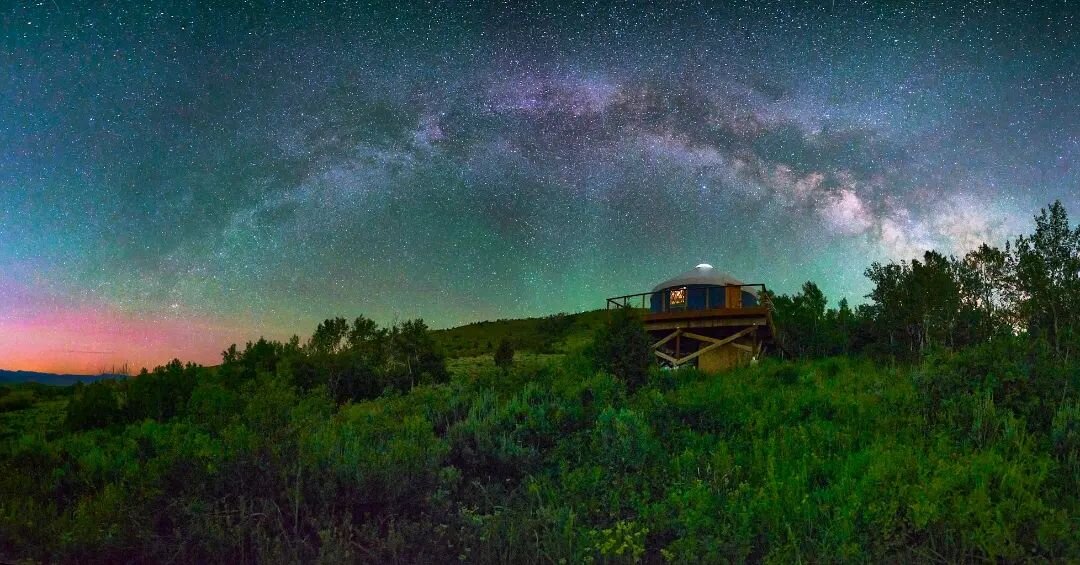 I spy a magical yurt under a spectacular milky way sky!
Can't beat the stars out there. Wowzers! 🤩

Hats off to @caseygrimley for this amazing shot.

#montecristoyurt #milkyway #nightscape #yurtcamping #yurtnights #stargazing #viewsfordays #milkyway