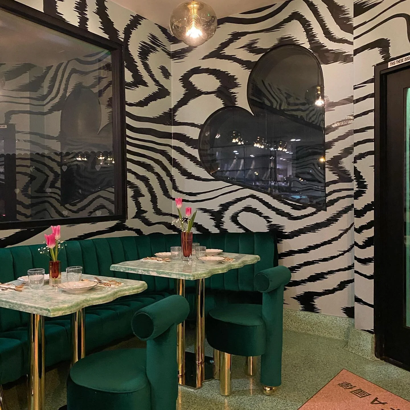 💖 Such an inspiring space by @openingceremony co-founder, @humberto. Thanks for the walkthrough, @chifa_la! Fantastic food and an equally fantastically and beautifully thought out interior! #lafoodie #lainteriors #losangelesinteriors #lagem #losange