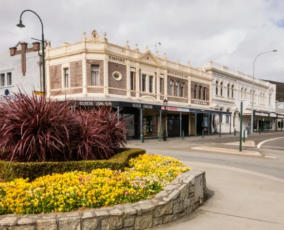 shops-in-buildings-dating-back-to-the-19th-century-along-grey-street-at-the-intersection-of-york-street-the-town_s-main-shopping-street-albany-west-australia.jpg