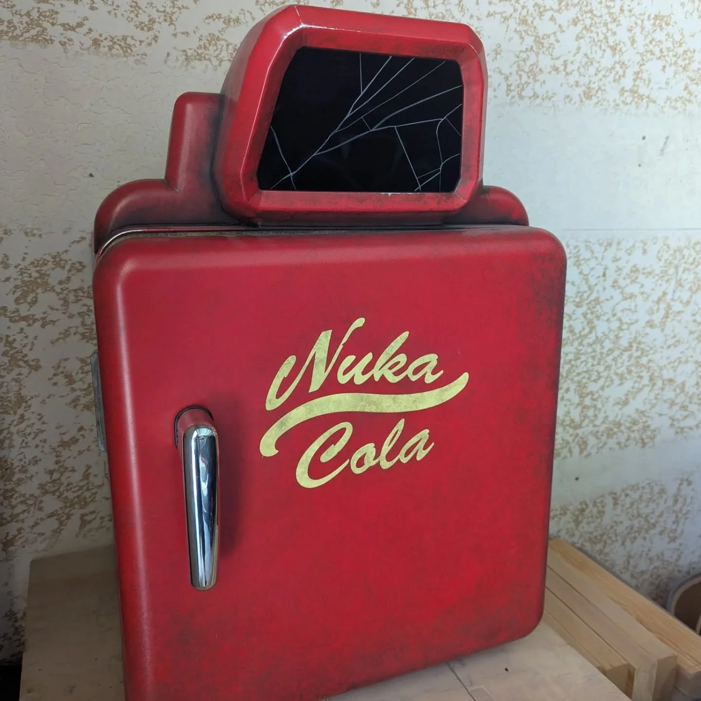 Finally got this done. Thanks for the killer paint job Andrew and Justin for the last minute parts.

#falloutamazon #fallout #nukacola