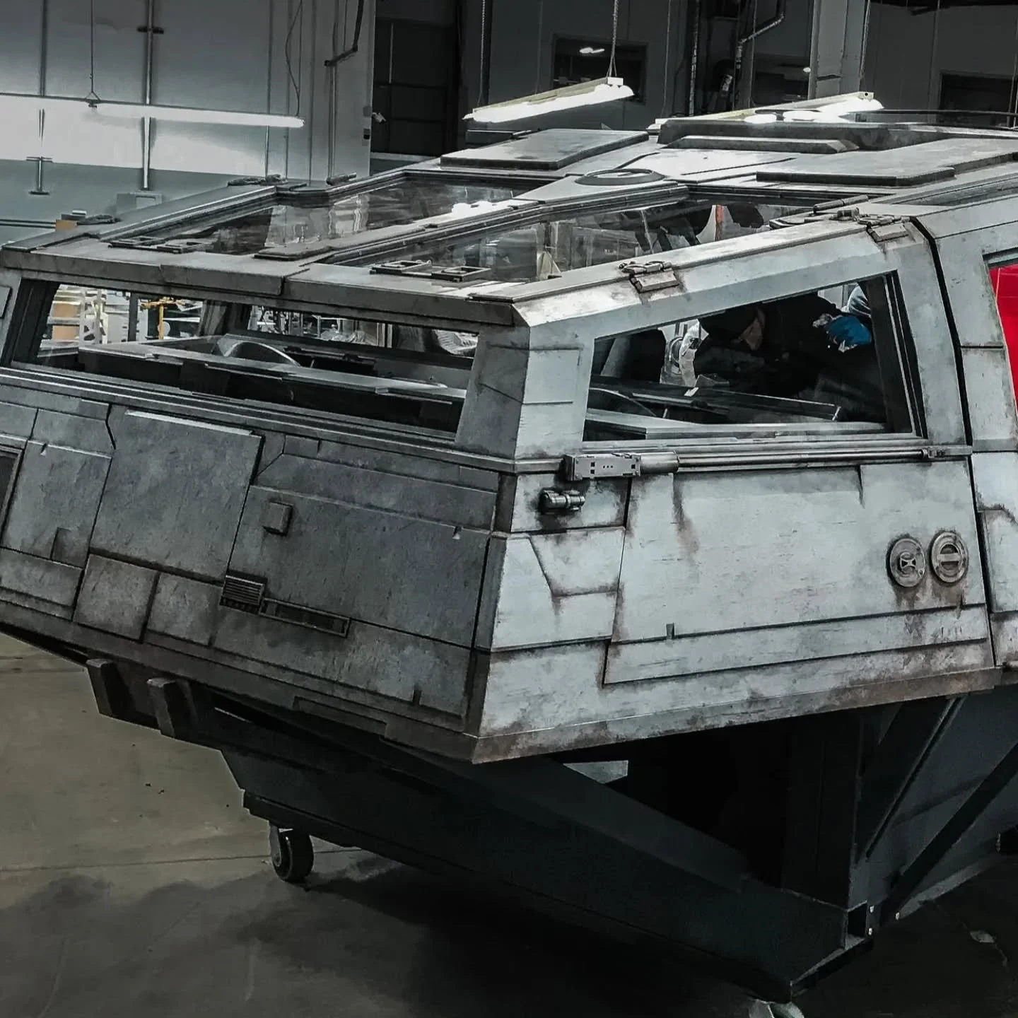 Well since it's Star Wars day I'll post something too, got to work on the Juggernaut for Mando season 2 and I'm pretty sure it made a brief appearance in Shelton Crew. Most of the design was done by @travisjacksondesigns I got to do some of the small