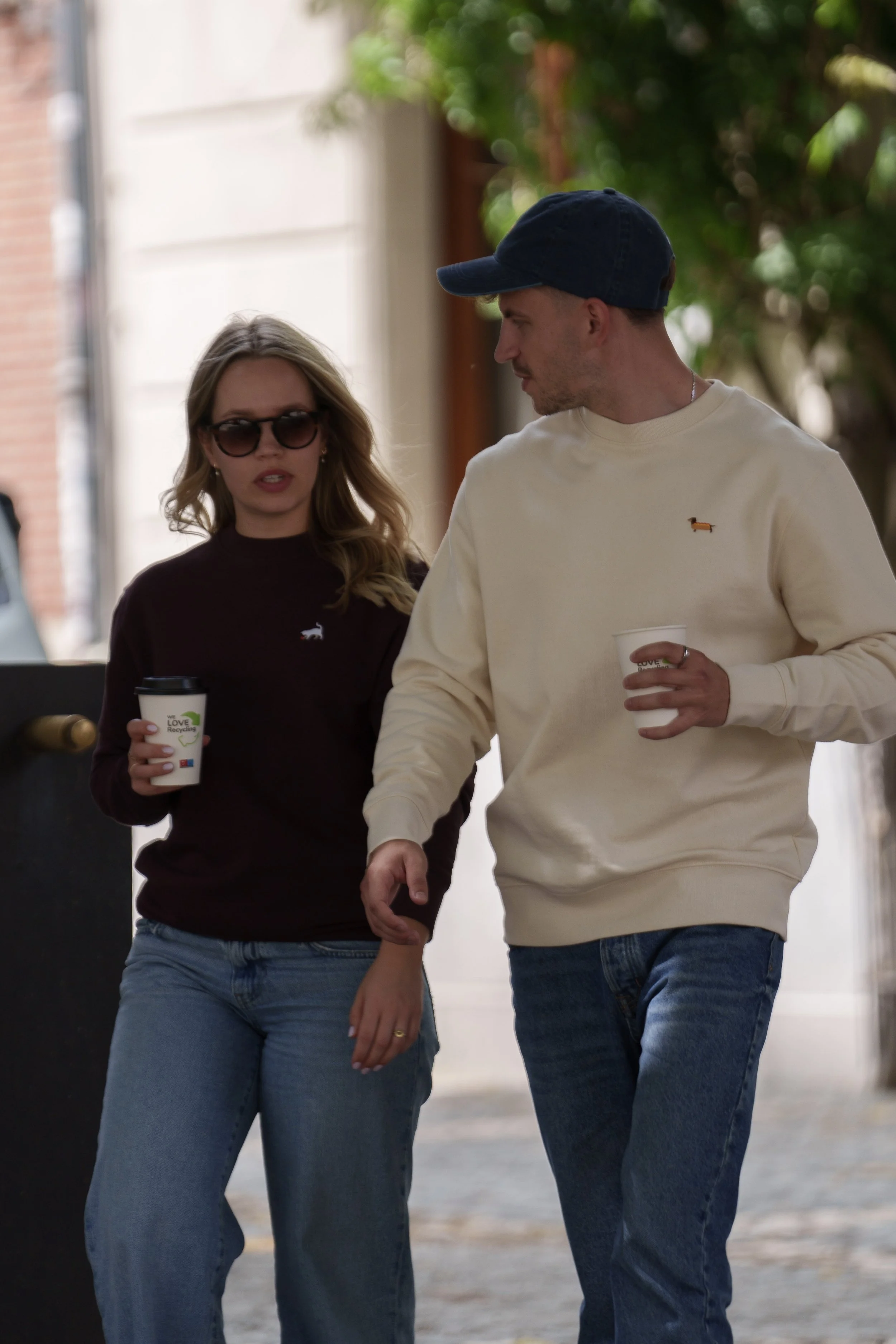 Minimal fashion photography voor STRØM met focus op vorm en houding