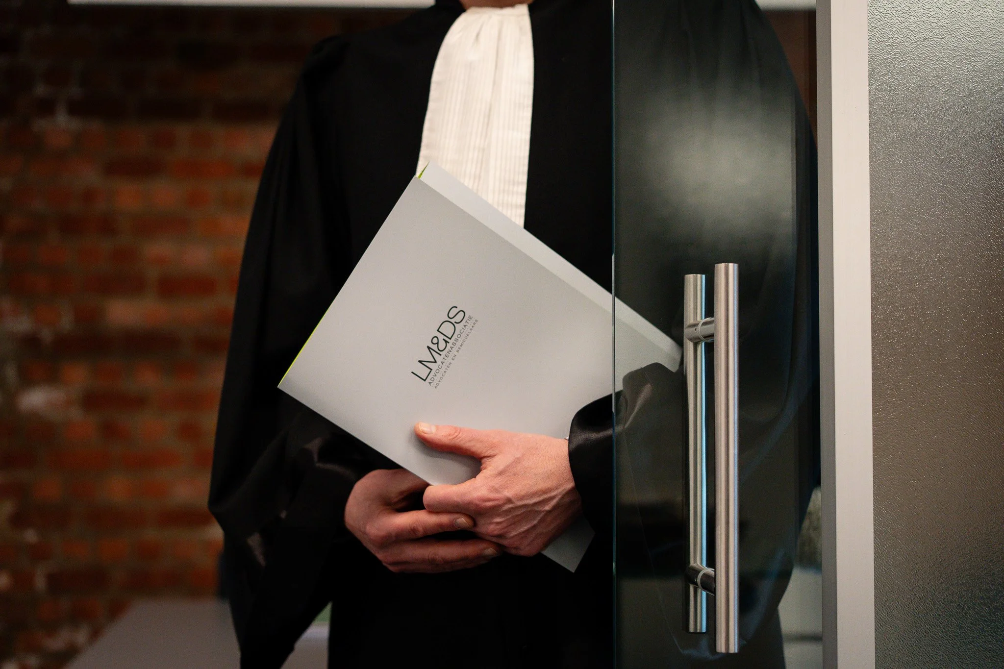 Professioneel portret van een advocaat tijdens bedrijfsreportage