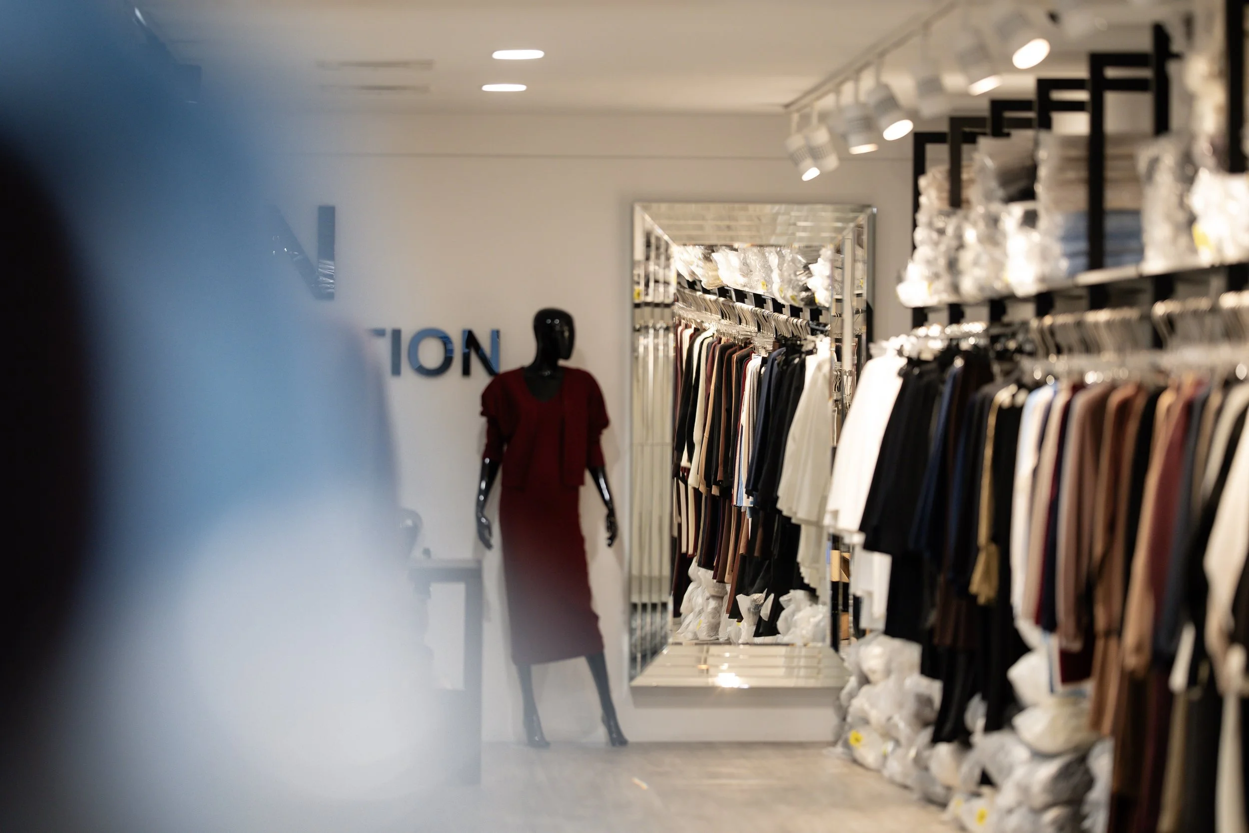 Brandfotografie voor Trademart waarbij verschillende fashionmerken visueel tot leven worden gebracht.