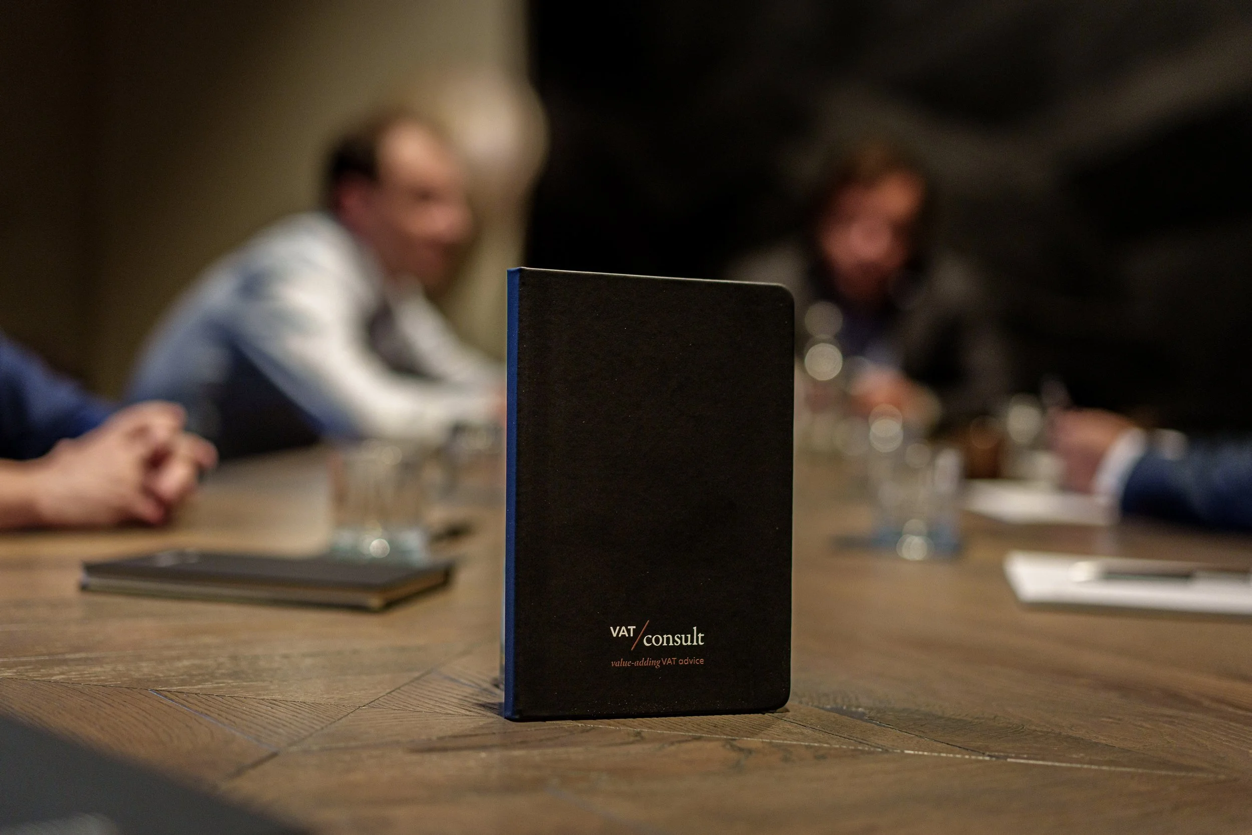 Team van btw-specialisten in overleg bij VAT Consult