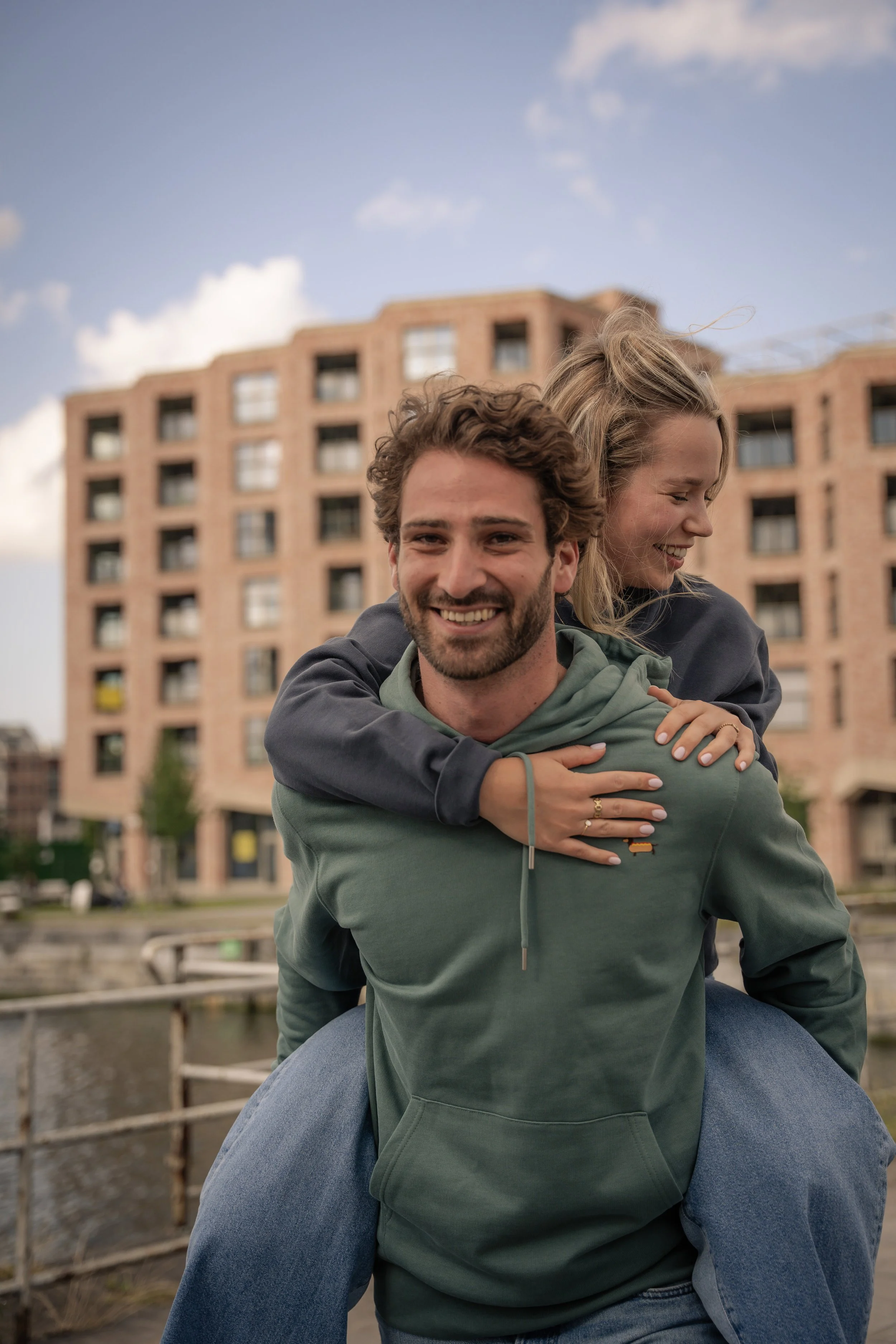 Portretbeeld dat de ingetogen identiteit van STRØM weerspiegelt
