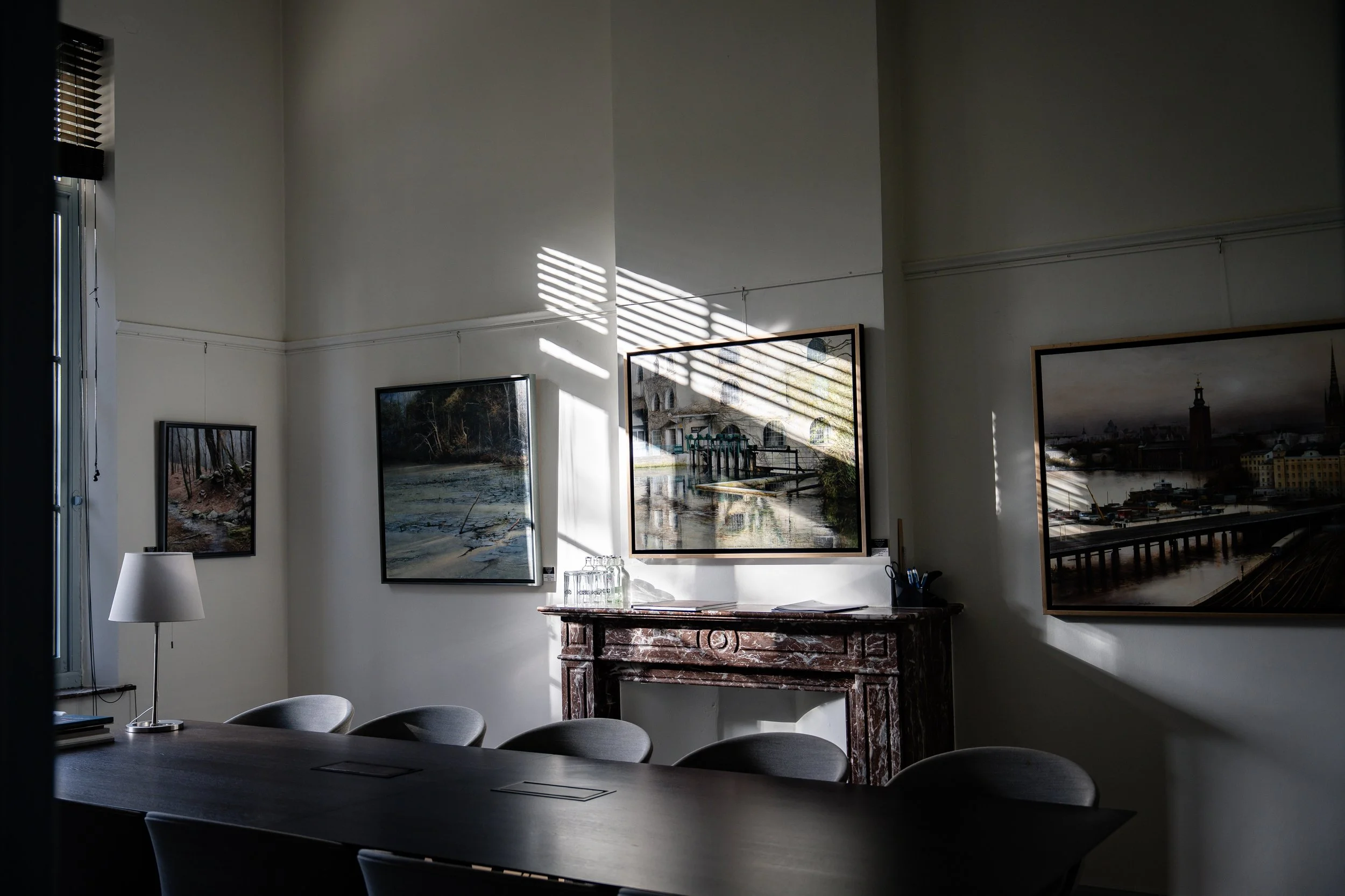 Sfeerbeeld van het kantoor van GD&A Advocaten met lichte, moderne inrichting