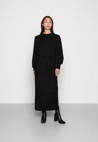 Amara black 1.jpg