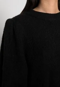 Amara black 4.jpg