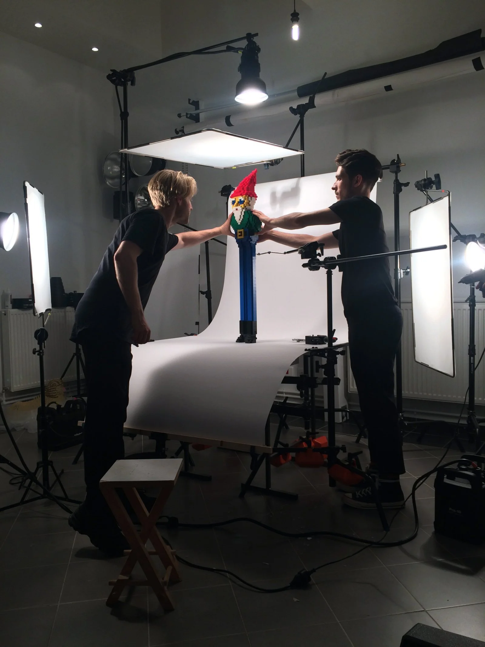 09_Behind-the-scene_print-1600x2133.jpg