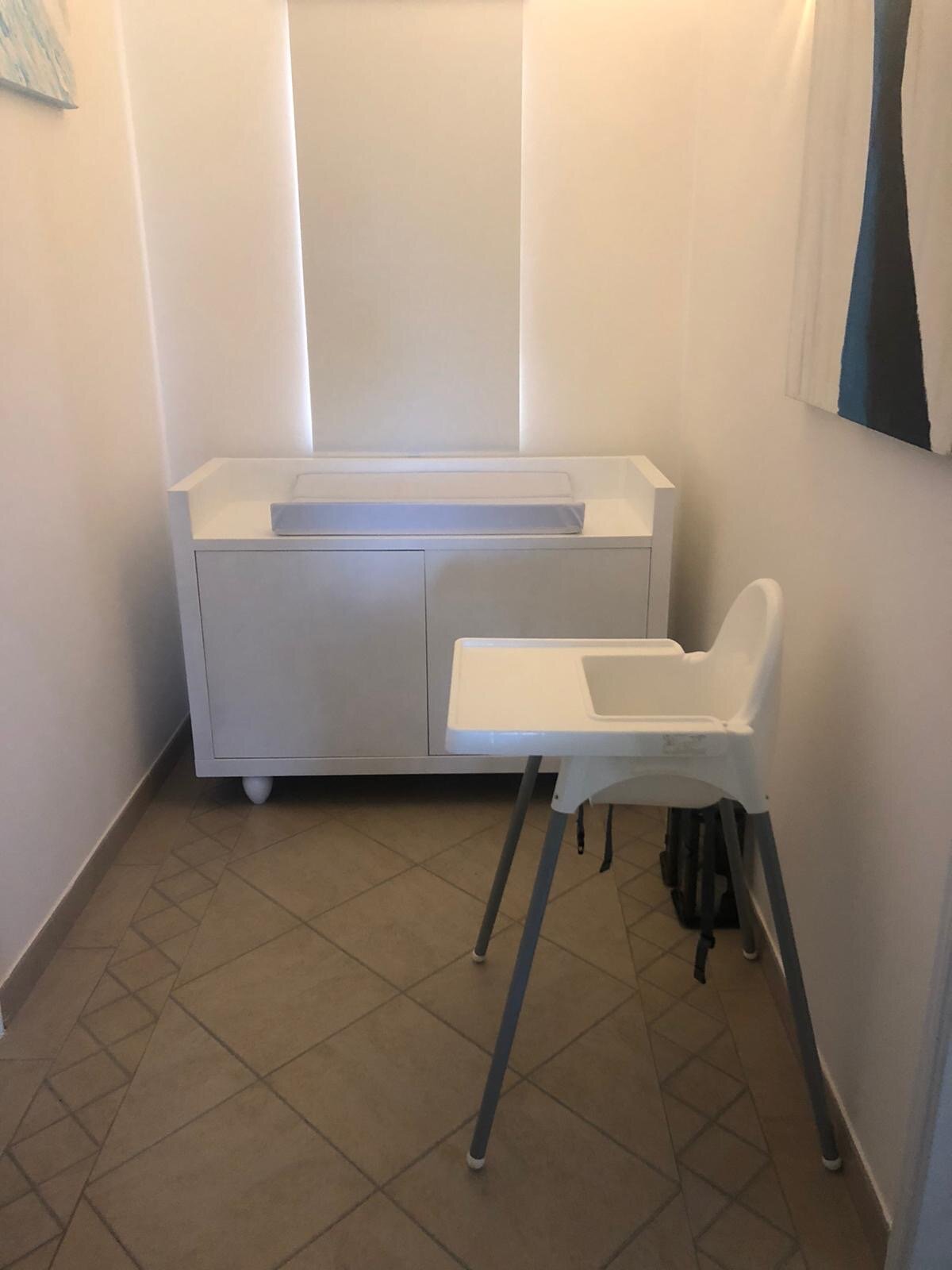 Casa Feliz 2020 - extra changing table + child chair .JPG